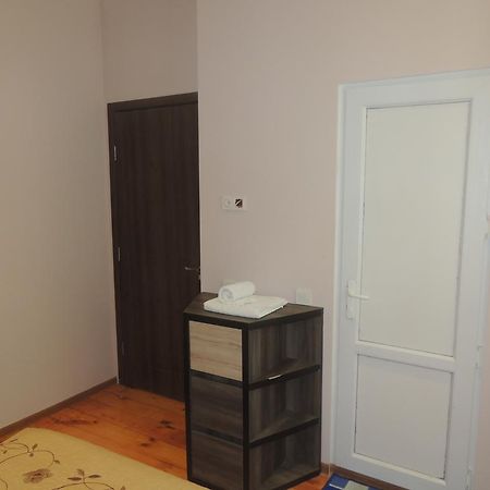 Guest House Chirina Signagi Exterior foto