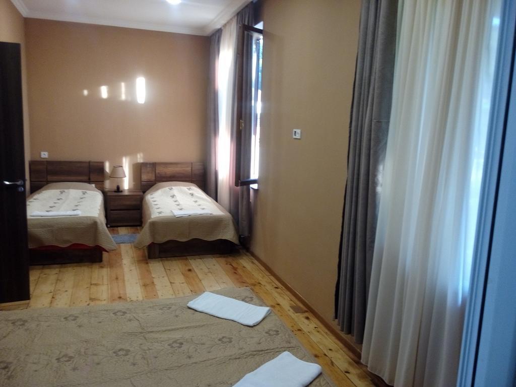 Guest House Chirina Signagi Exterior foto