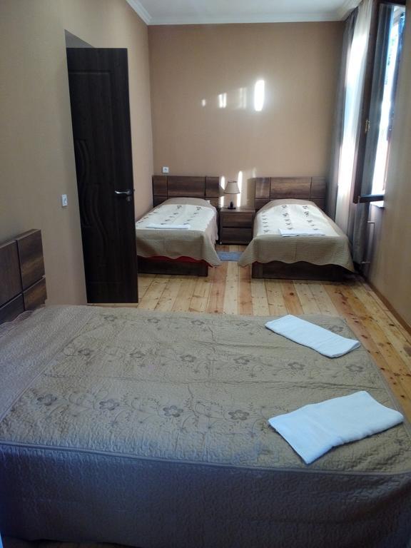 Guest House Chirina Signagi Exterior foto