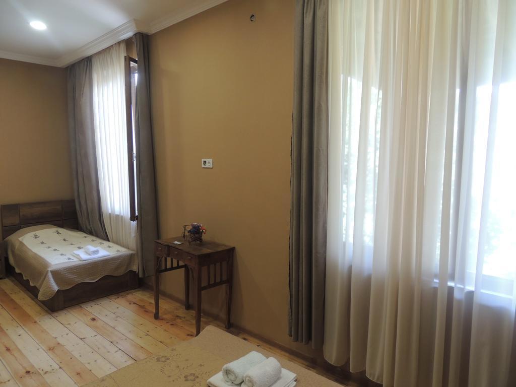 Guest House Chirina Signagi Exterior foto