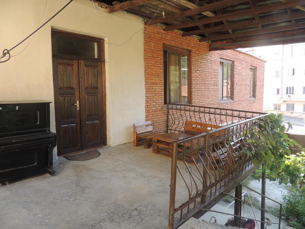 Guest House Chirina Signagi Exterior foto