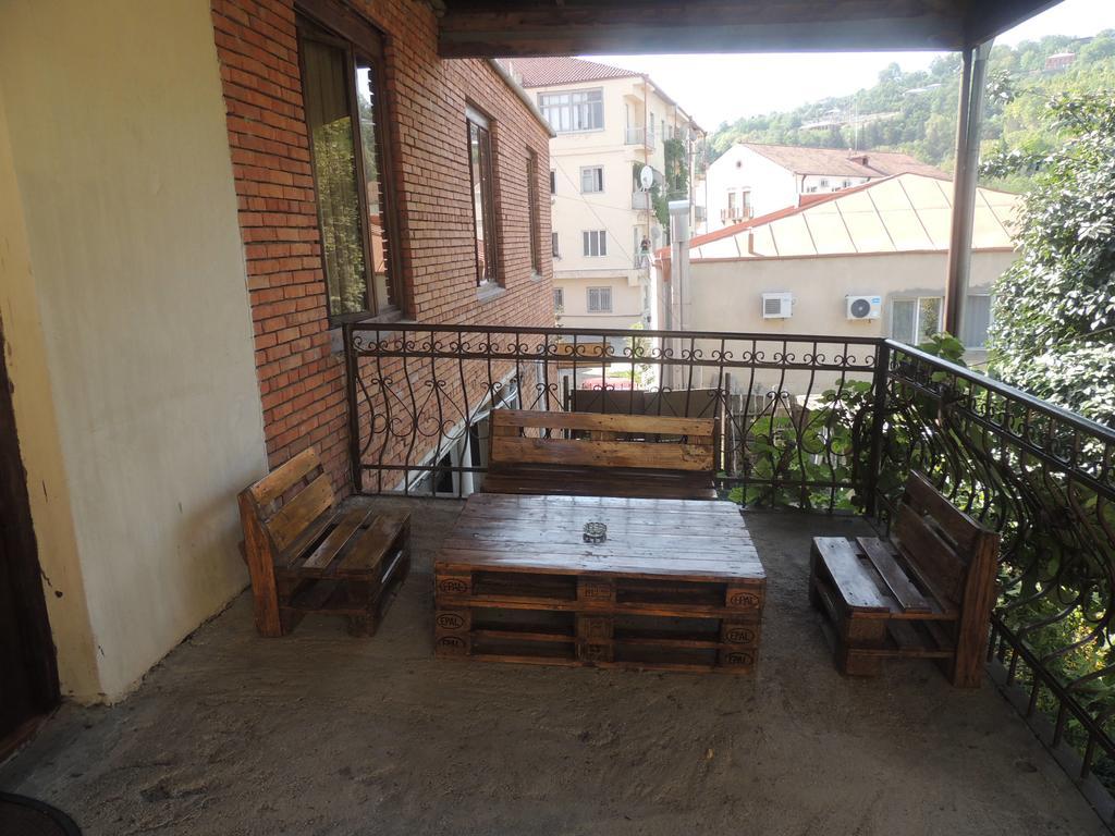 Guest House Chirina Signagi Exterior foto