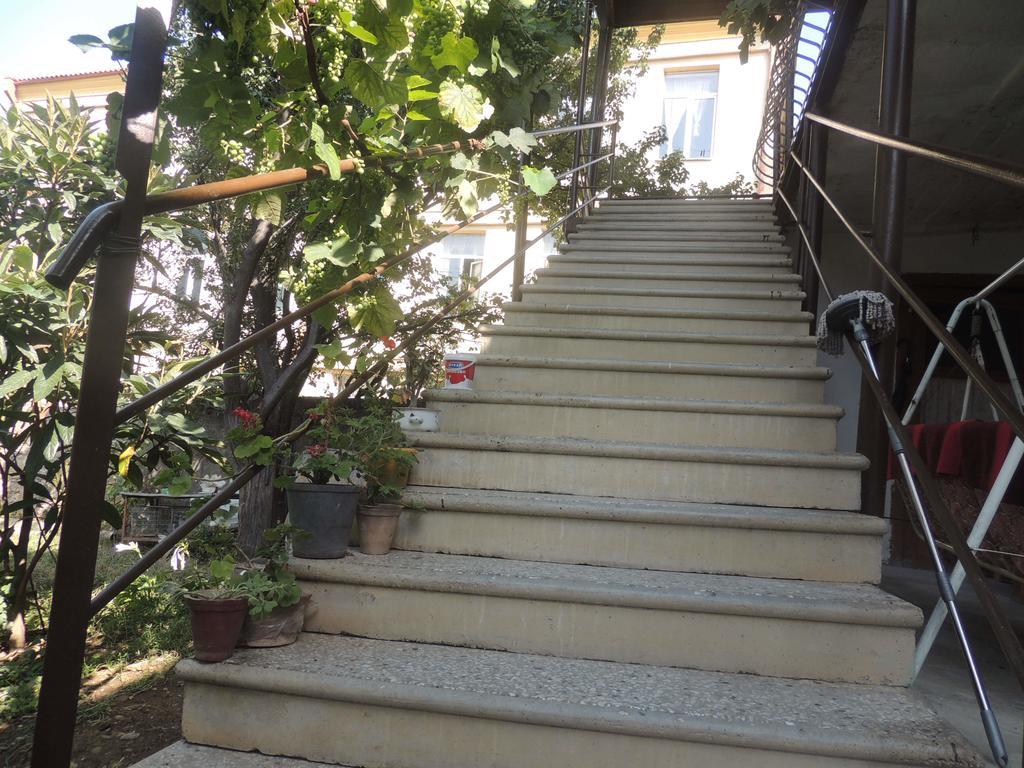 Guest House Chirina Signagi Exterior foto